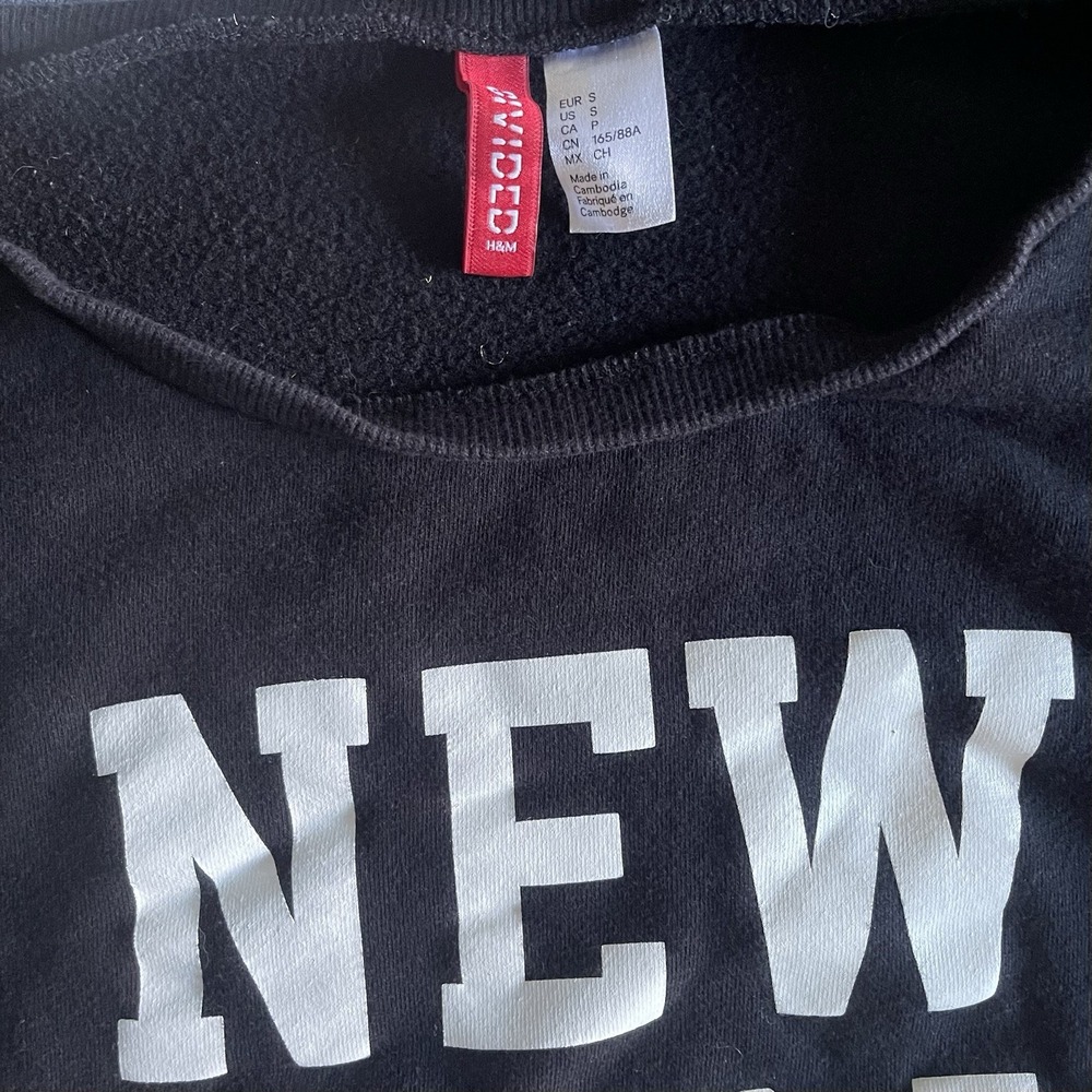 H&M New York Graphic Sweatshirt Women's Small Black Zip Detail Crewneck - Picture 3 of 4